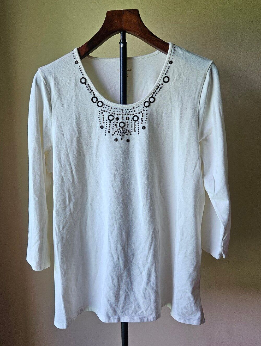 Allison Daley White Long-Sleeve Scoop Neck Top with Black Stud Detail Size 1X